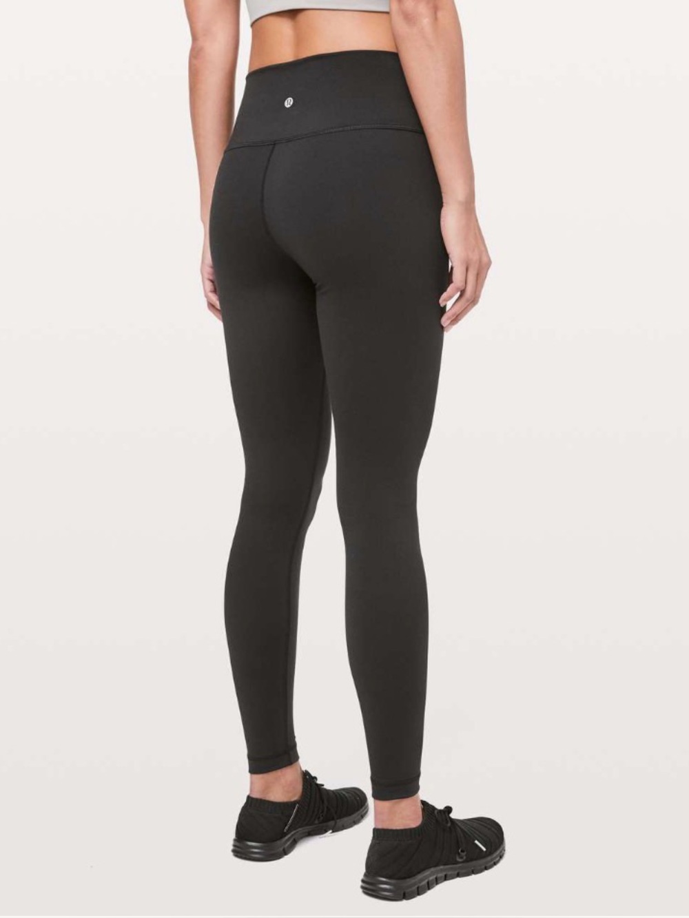 Lululemon Wunder Under High-Rise Leggings 🖤
Women’s size 2 • 28” inseam • Black